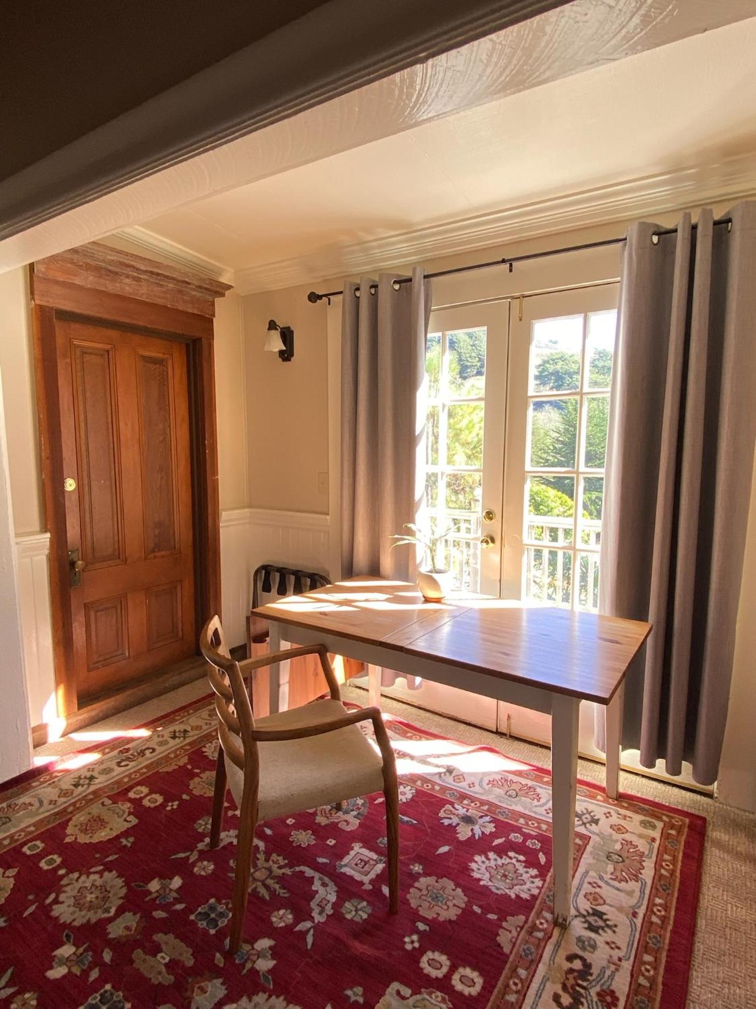 Jenner Inn Стая снимка