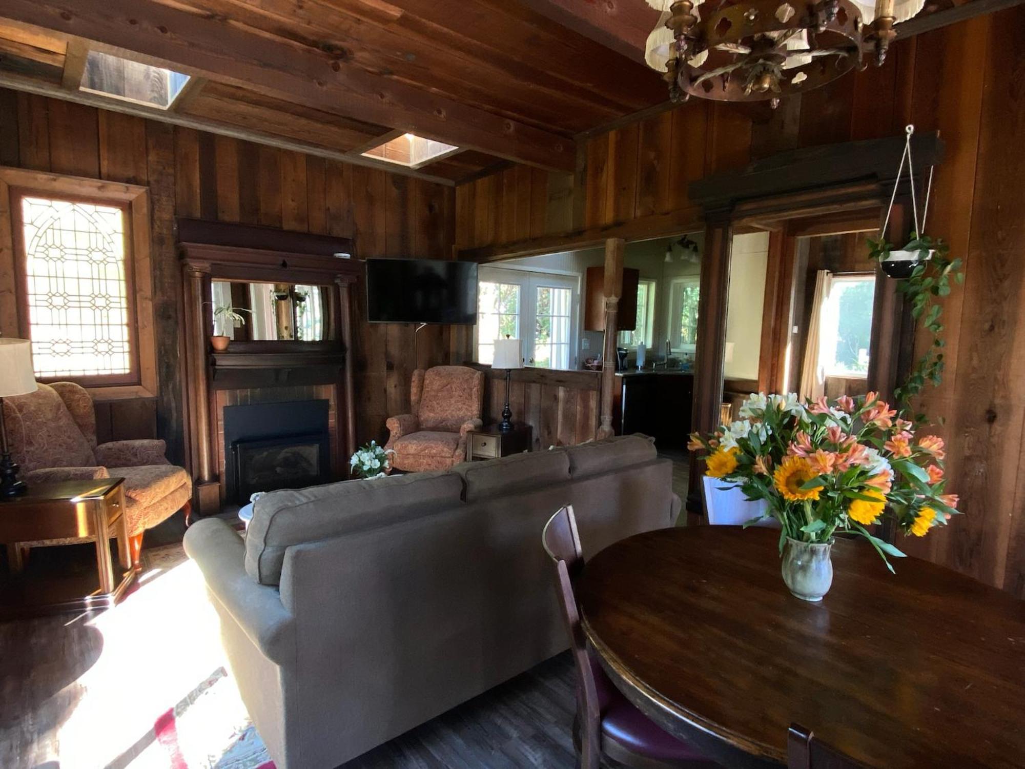Jenner Inn Стая снимка