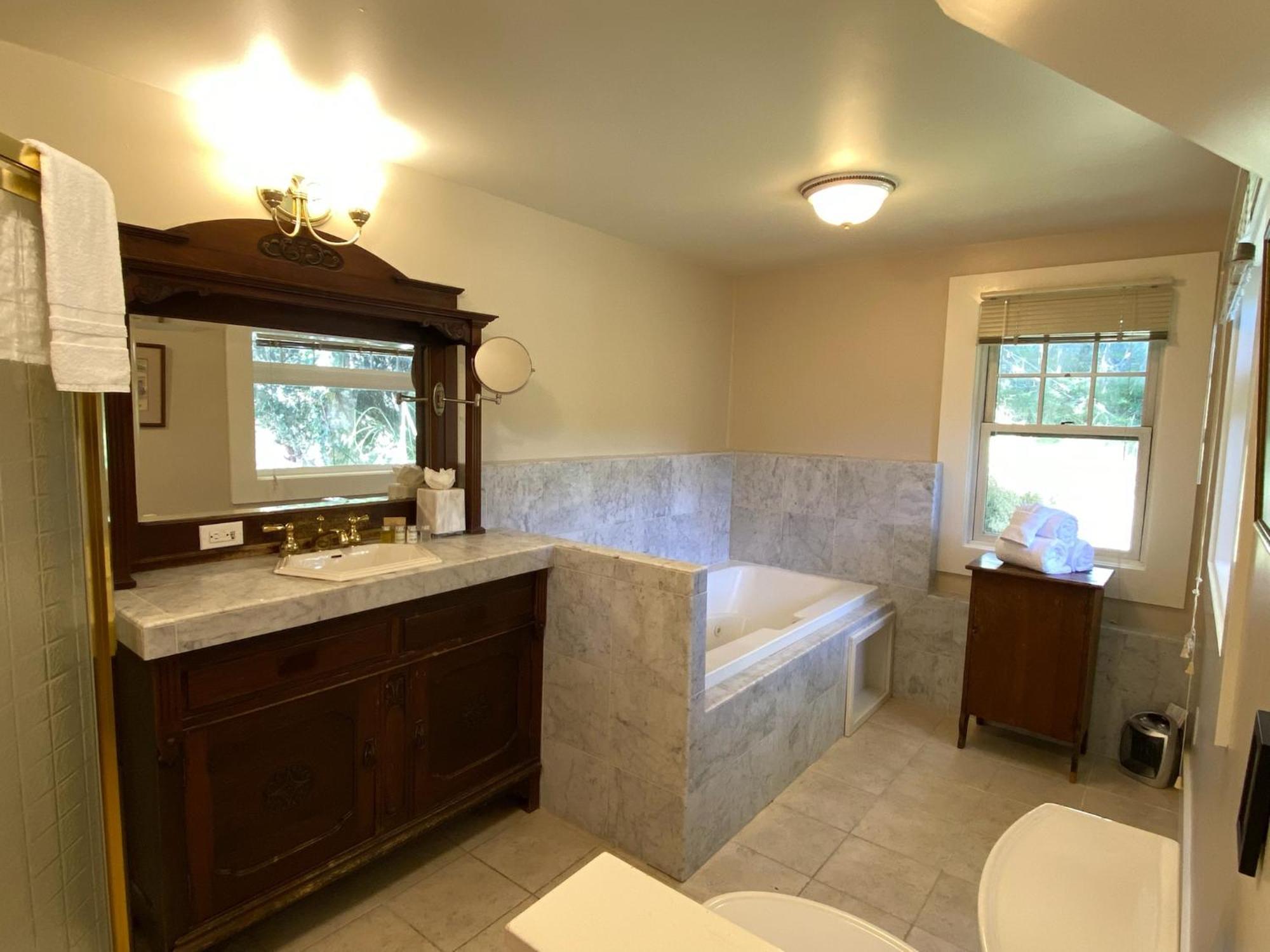 Jenner Inn Стая снимка